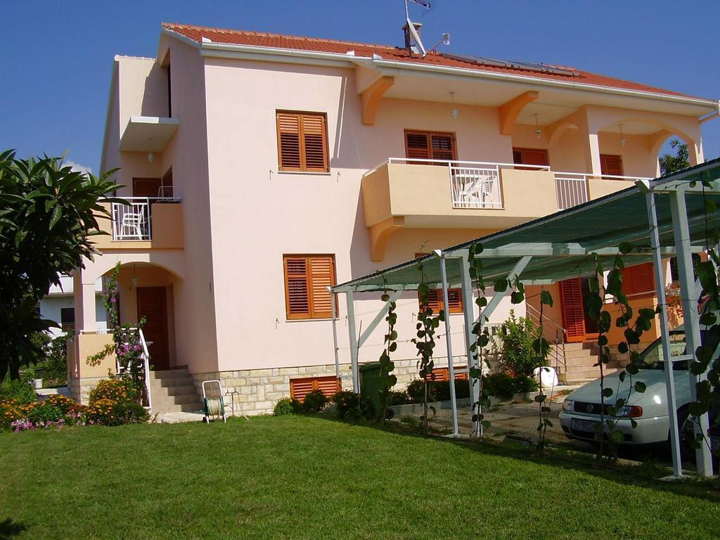 Apartments Vodopija 300M To The Beach Sveti Filip i Jakov Cameră foto