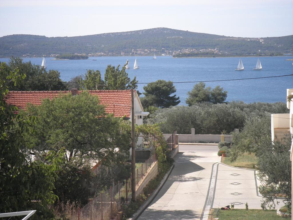 Apartments Vodopija 300M To The Beach Sveti Filip i Jakov Cameră foto